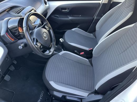 Toyota Aygo 1.0 VVT-i x-play | 5 deurs | Carplay | Parkeercamera | Airconditioning | ActivLease financial lease