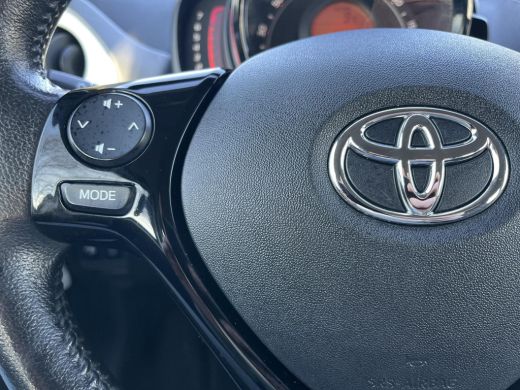 Toyota Aygo 1.0 VVT-i x-play | 5 deurs | Carplay | Parkeercamera | Airconditioning | ActivLease financial lease