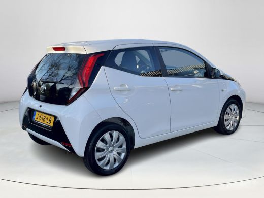 Toyota Aygo 1.0 VVT-i x-play | 5 deurs | Carplay | Parkeercamera | Airconditioning | ActivLease financial lease