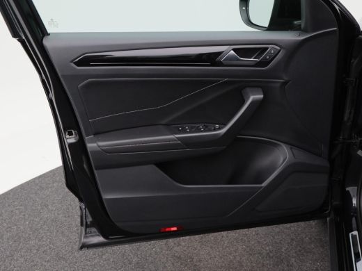 Volkswagen T-Roc 1.5 TSi 150 Pk Automaat R-Line Business | Adaptive Cruise | Climate Control | Camera | Navigatie ... ActivLease financial lease