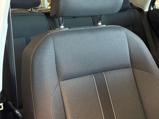 Volkswagen T-Roc 1.5 TSI 150pk DSG Life Edition | Climatronic | Dodehoeksensoren | Travel Assist ActivLease financial lease