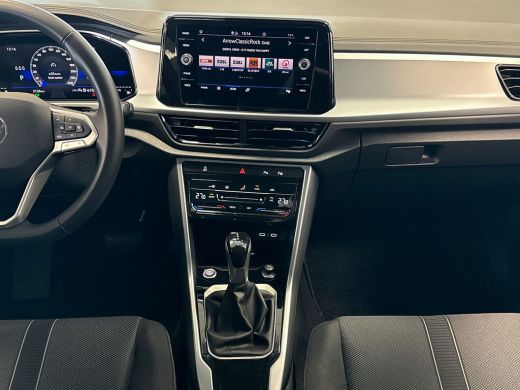 Volkswagen T-Roc 1.5 TSI 150pk DSG Life Edition | Climatronic | Dodehoeksensoren | Travel Assist ActivLease financial lease