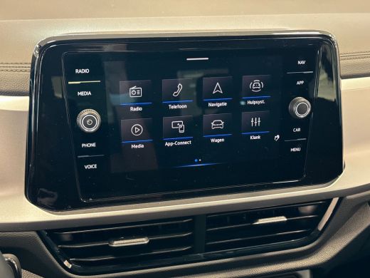 Volkswagen T-Roc 1.5 TSI 150pk DSG Life Edition | Climatronic | Dodehoeksensoren | Travel Assist ActivLease financial lease