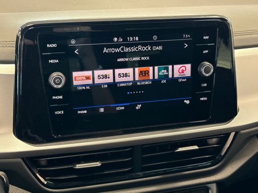 Volkswagen T-Roc 1.5 TSI 150pk DSG Life Edition | Climatronic | Dodehoeksensoren | Travel Assist ActivLease financial lease