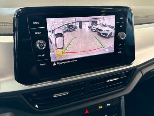 Volkswagen T-Roc 1.5 TSI 150pk DSG Life Edition | Climatronic | Dodehoeksensoren | Travel Assist ActivLease financial lease