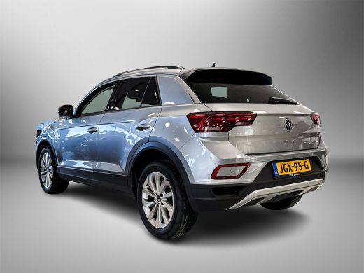 Volkswagen T-Roc 1.5 TSI 150pk DSG Life Edition | Climatronic | Dodehoeksensoren | Travel Assist ActivLease financial lease