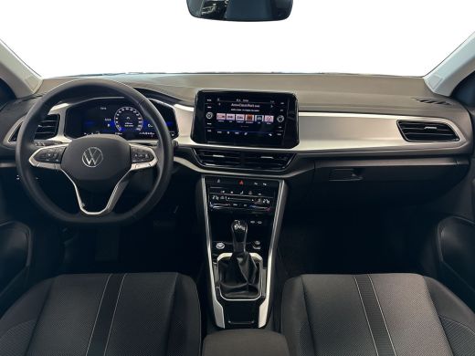 Volkswagen T-Roc 1.5 TSI 150pk DSG Life Edition | Climatronic | Dodehoeksensoren | Travel Assist ActivLease financial lease