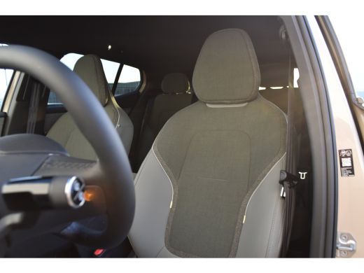 Volvo  EX30 Single Motor Extended Range Plus 69 kWh | Harman Kardon | Stoel/Stuurverwarming | Sand Dune | 20" | ActivLease financial lease