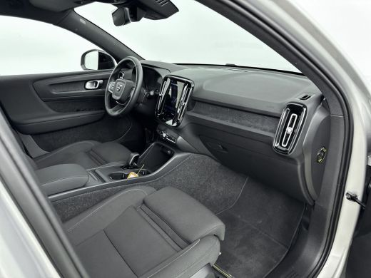 Volvo  EX40 Single Motor Extended Range Plus 82 kWh | PDC V+A en Camera | All Season banden | Trekhaak | Stoe... ActivLease financial lease