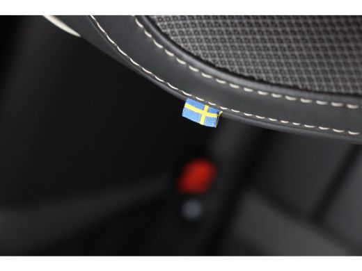 Volvo  V60 2.0 T6 Plug-in hybrid AWD Plus Dark ActivLease financial lease