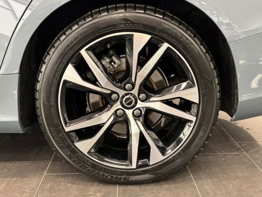 Volvo  V60 B4 Plus Dark | Premium audio | Trekhaak | Panoramadak | 360o camera | Apple Carplay/Android Auto ... ActivLease financial lease