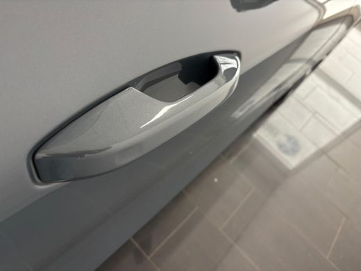 Volvo  V60 B4 Plus Dark | Premium audio | Trekhaak | Panoramadak | 360o camera | Apple Carplay/Android Auto ... ActivLease financial lease