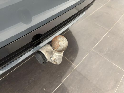 Volvo  V60 B4 Plus Dark | Premium audio | Trekhaak | Panoramadak | 360o camera | Apple Carplay/Android Auto ... ActivLease financial lease