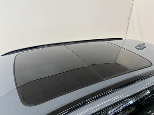 Volvo  V60 B4 Plus Dark | Premium audio | Trekhaak | Panoramadak | 360o camera | Apple Carplay/Android Auto ... ActivLease financial lease