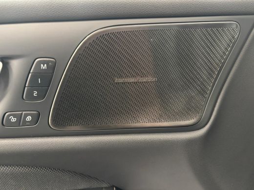 Volvo  V60 B4 Plus Dark | Premium audio | Trekhaak | Panoramadak | 360o camera | Apple Carplay/Android Auto ... ActivLease financial lease