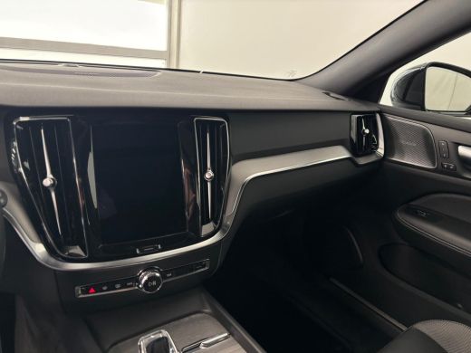 Volvo  V60 B4 Plus Dark | Premium audio | Trekhaak | Panoramadak | 360o camera | Apple Carplay/Android Auto ... ActivLease financial lease