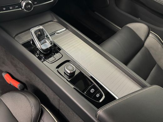 Volvo  V60 B4 Plus Dark | Premium audio | Trekhaak | Panoramadak | 360o camera | Apple Carplay/Android Auto ... ActivLease financial lease