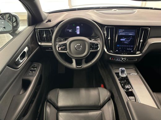 Volvo  V60 B4 Plus Dark | Premium audio | Trekhaak | Panoramadak | 360o camera | Apple Carplay/Android Auto ... ActivLease financial lease