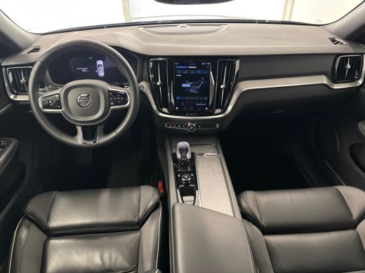 Volvo  V60 B4 Plus Dark | Premium audio | Trekhaak | Panoramadak | 360o camera | Apple Carplay/Android Auto ... ActivLease financial lease