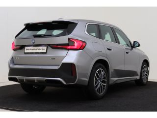 BMW iX1 xDrive30 M Sport Automaat / Sportstoelen / Achteruitrijcamera / M Adaptief onderstel / Comfort Ac...