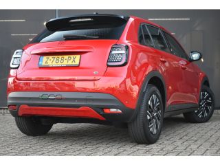 Fiat 600 RED 54kWh 3 Fase 156pk 96%SOH! | Navigatie by App | Parkeersensoren | Full-LED | Airco | Cruise C...