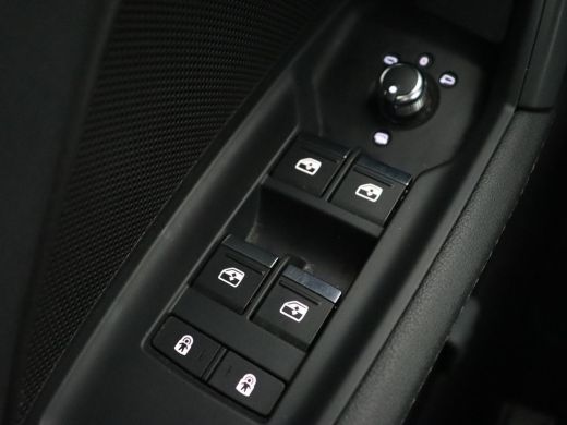 Audi A3 35 TFSI S edition | Carplay | Navigatie | Sportstoelen | Half leder | Full LED | Camera | Virtual... ActivLease financial lease