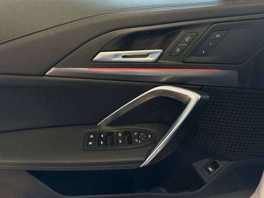 BMW X1 XDRIVE 25E M-SPORT LED PANO.SCHUIFDAK ELEK.KLEP NAVI STOELVERW M-SHADOW LINE ELEK.STOEL ZWARTE.HE... ActivLease financial lease