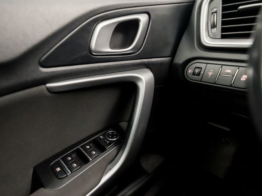 Kia Ceed Sportswagon 1.4 T-GDi DynamicLine 141Pk Automaat (APPLE CARPLAY, GROOT NAVI, CAMERA, TREKHAAK, SPORTSTOELEN, ... ActivLease financial lease