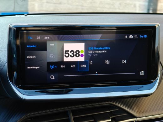 Peugeot 208 GT | Armsteunen op de voorportieren bekleed met kunstleder met groen sierstiksel (GT-Line) | Clim... ActivLease financial lease