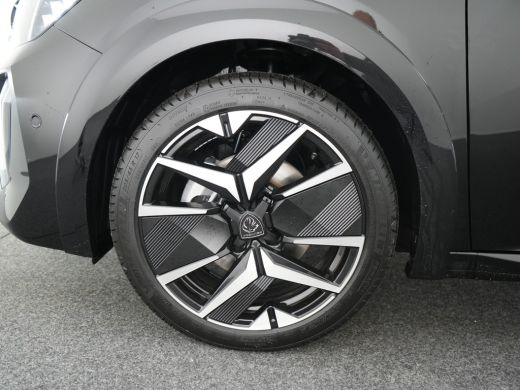 Peugeot 208 GT | Armsteunen op de voorportieren bekleed met kunstleder met groen sierstiksel (GT-Line) | Clim... ActivLease financial lease