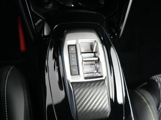 Peugeot 208 GT | Armsteunen op de voorportieren bekleed met kunstleder met groen sierstiksel (GT-Line) | Clim... ActivLease financial lease
