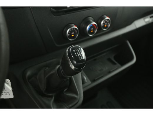 Renault Master T35 2.3 dCi 180PK L2H2 | Airco | Camera | Cruise | 3-Zits | Trekh. | Navi | Carplay | Parkeersens. ActivLease financial lease