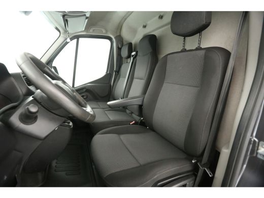 Renault Master T35 2.3 dCi 180PK L2H2 | Airco | Camera | Cruise | 3-Zits | Trekh. | Navi | Carplay | Parkeersens. ActivLease financial lease