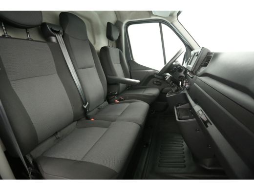 Renault Master T35 2.3 dCi 180PK L2H2 | Airco | Camera | Cruise | 3-Zits | Trekh. | Navi | Carplay | Parkeersens. ActivLease financial lease