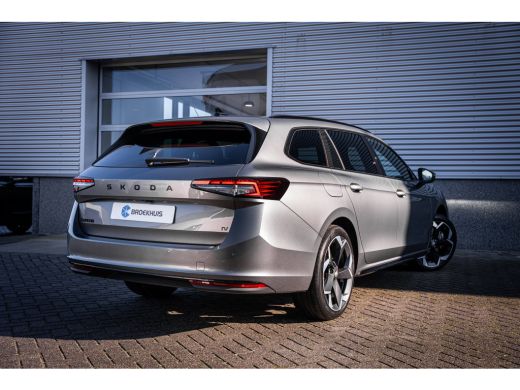Skoda Superb Combi Sportline Business | Achteruitrijcamera | Climatronic, elektronische airconditioning met 3 ... ActivLease financial lease