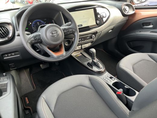 Toyota Aygo Hybrid 115 envy | Uit voorraad leverbaar | &euro; 500 extra inruilwaarde | ActivLease financial lease