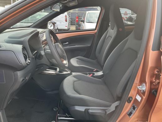 Toyota Aygo Hybrid 115 envy | Uit voorraad leverbaar | &euro; 500 extra inruilwaarde | ActivLease financial lease