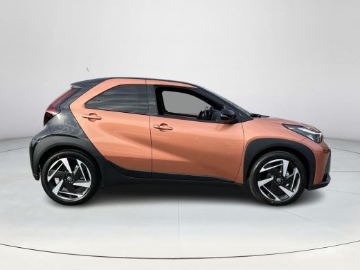 Toyota Aygo Hybrid 115 envy | Uit voorraad leverbaar | &euro; 500 extra inruilwaarde | ActivLease financial lease