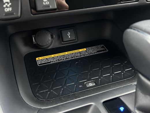 Toyota RAV4 2.5 Plug-in Hybrid AWD Bi-Tone | Navi | LED | Camera | CarPlay | ACC | HUD | 19 inch ActivLease financial lease