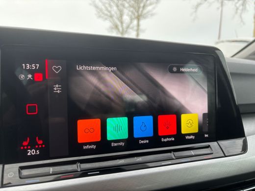 Volkswagen Golf 1.5 TSI Life | Stuur Verwarming | Sfeer Verlichting | Adaptive Cruise | Lane Assist ActivLease financial lease