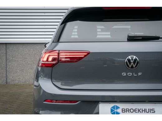 Volkswagen Golf Life Edition eHybrid | 'App-Connect' draadloze smartphone integratie | Achterbank in ongelijke de... ActivLease financial lease