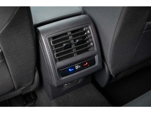 Volkswagen Golf Life Edition eHybrid | 'App-Connect' draadloze smartphone integratie | Achterbank in ongelijke de... ActivLease financial lease