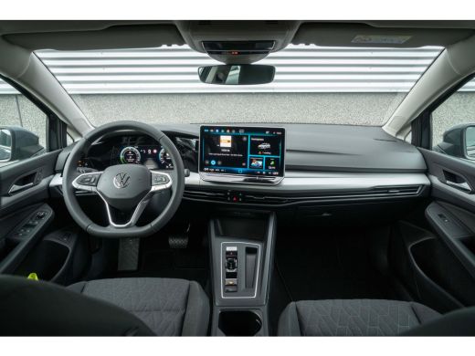 Volkswagen Golf Life Edition eHybrid | 'App-Connect' draadloze smartphone integratie | Achterbank in ongelijke de... ActivLease financial lease