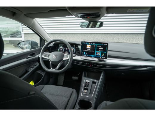 Volkswagen Golf Life Edition eHybrid | 'App-Connect' draadloze smartphone integratie | Achterbank in ongelijke de... ActivLease financial lease