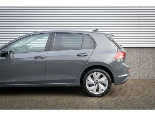 Volkswagen Golf Life Edition eHybrid | 'App-Connect' draadloze smartphone integratie | Achterbank in ongelijke de... ActivLease financial lease