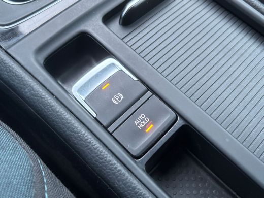 Volkswagen Golf Variant Variant 1.0 TSI Highline | Stoelverwarming | Parkeer Sensoren | Adaptive Cruise ActivLease financial lease