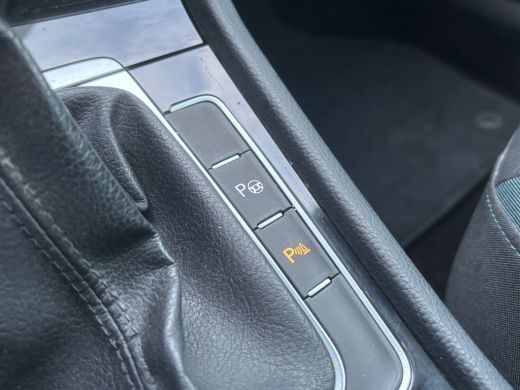 Volkswagen Golf Variant Variant 1.0 TSI Highline | Stoelverwarming | Parkeer Sensoren | Adaptive Cruise ActivLease financial lease