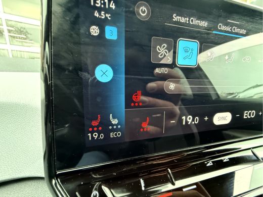 Volkswagen ID.3 First Plus 58 kWh SOH 90.7%, Camera, Trekhaak, 19''Lmv ActivLease financial lease