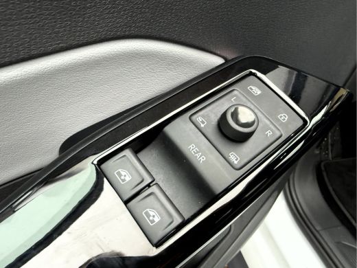 Volkswagen ID.3 First Plus 58 kWh SOH 90.7%, Camera, Trekhaak, 19''Lmv ActivLease financial lease