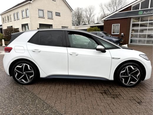 Volkswagen ID.3 First Plus 58 kWh SOH 90.7%, Camera, Trekhaak, 19''Lmv ActivLease financial lease